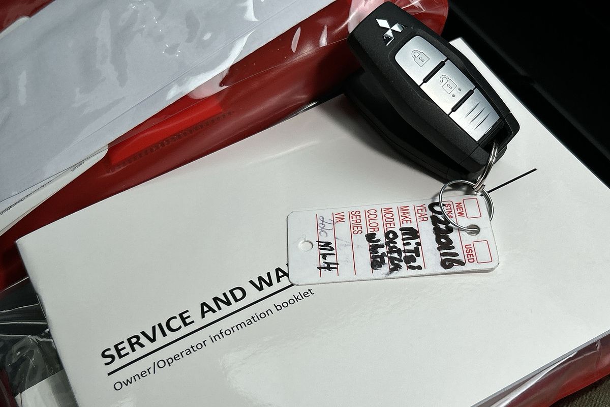 2024 Mitsubishi Outlander LS ZM