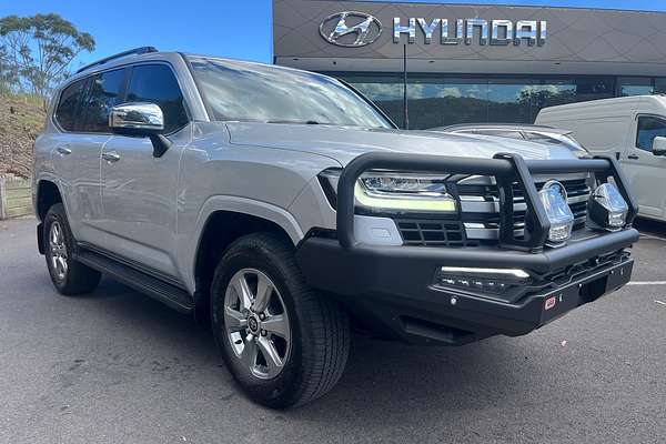 2024 Toyota Landcruiser Sahara FJA300R