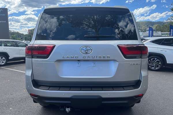 2024 Toyota Landcruiser Sahara FJA300R