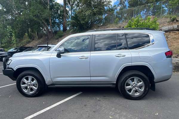 2024 Toyota Landcruiser Sahara FJA300R