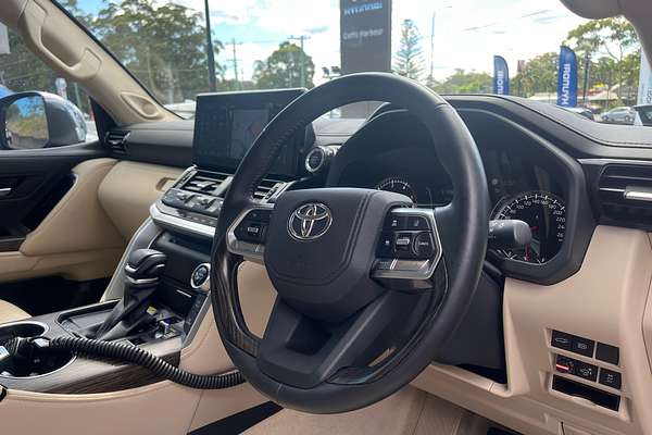 2024 Toyota Landcruiser Sahara FJA300R