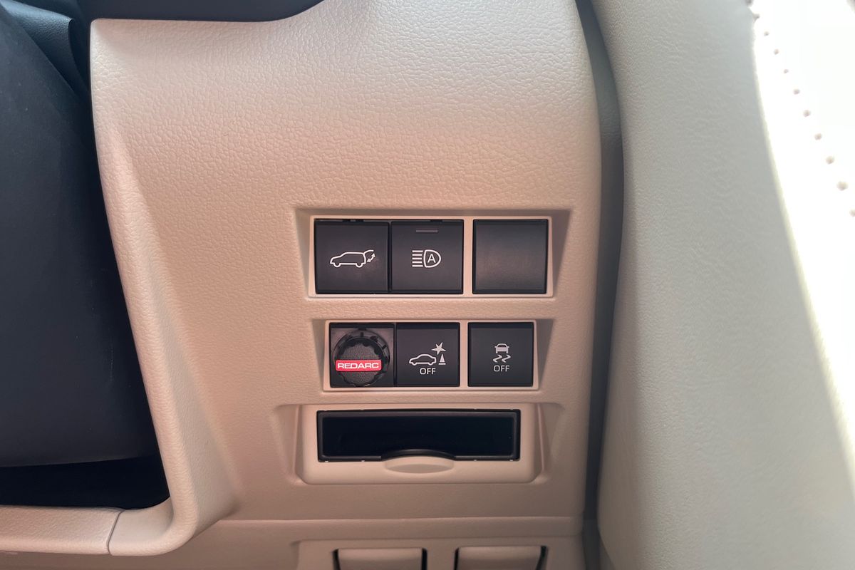 2024 Toyota Landcruiser Sahara FJA300R