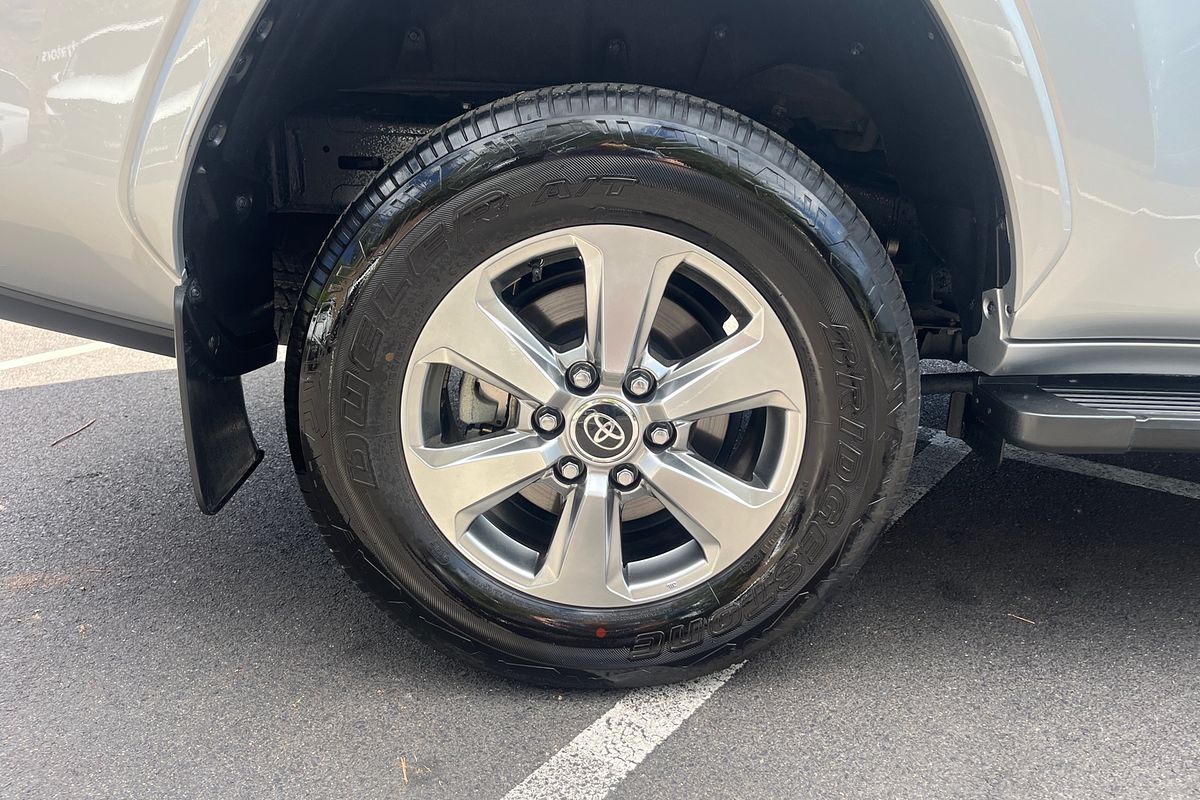 2024 Toyota Landcruiser Sahara FJA300R