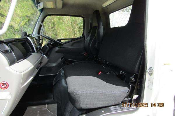 2022 Fuso Canter 413 4x2 SWB