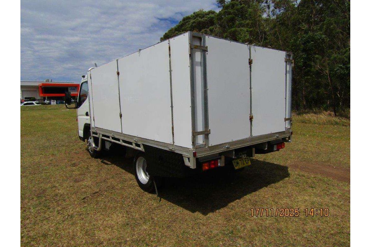 2022 Fuso Canter 413 4x2 SWB