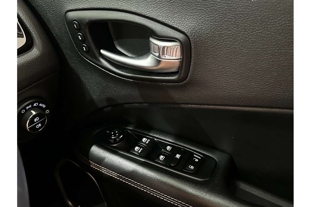 2017 Jeep Compass Limited M6