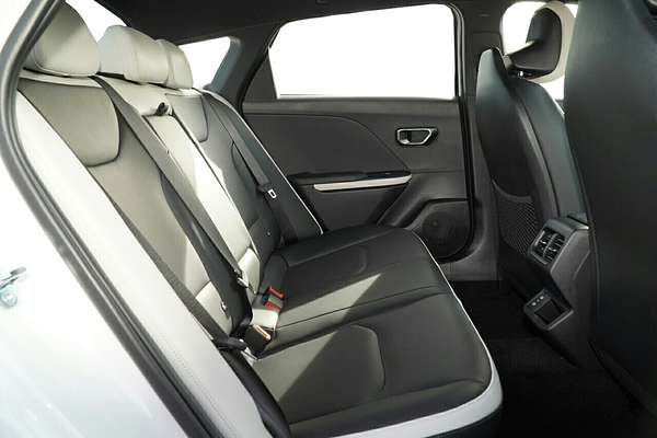 2025 Kia K4 GT-Line CL4m