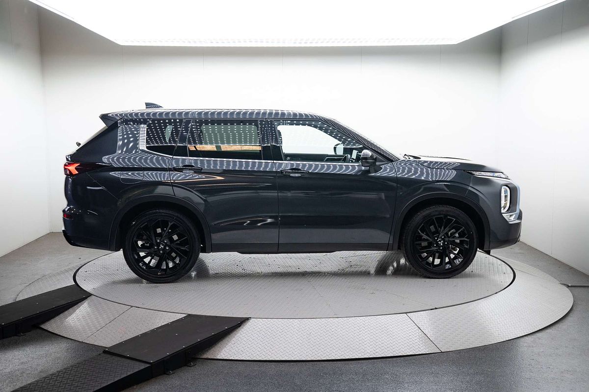2024 Mitsubishi Outlander Black Edition ZM