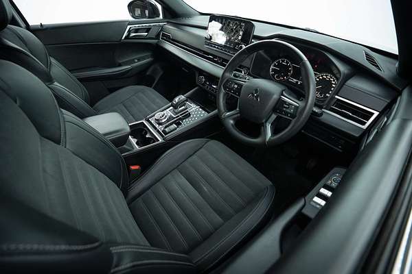 2024 Mitsubishi Outlander Black Edition ZM