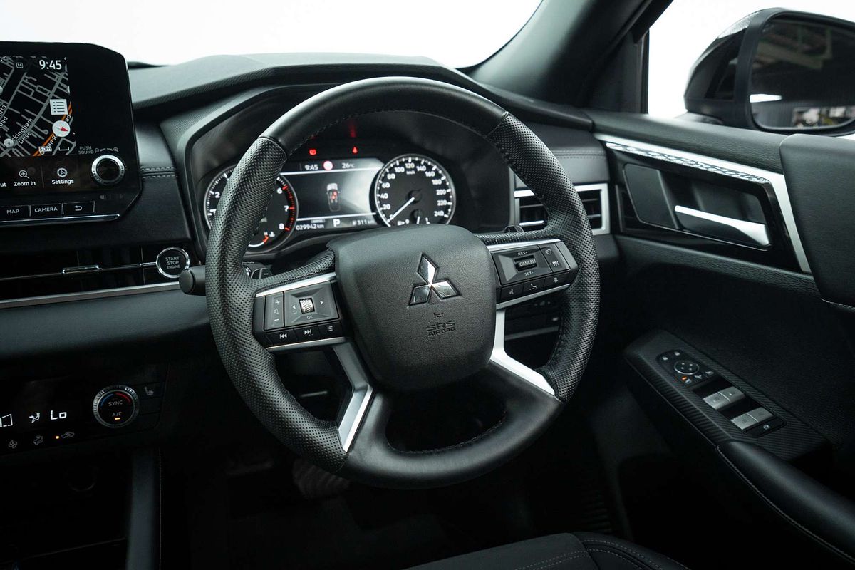 2024 Mitsubishi Outlander Black Edition ZM