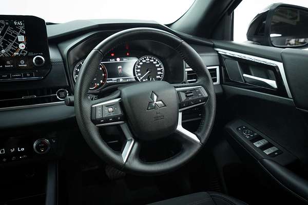 2024 Mitsubishi Outlander Black Edition ZM