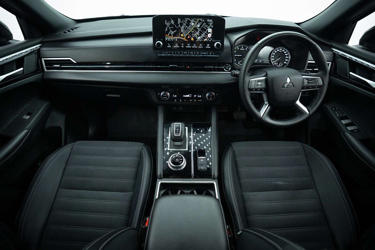 2024 Mitsubishi Outlander Black Edition ZM