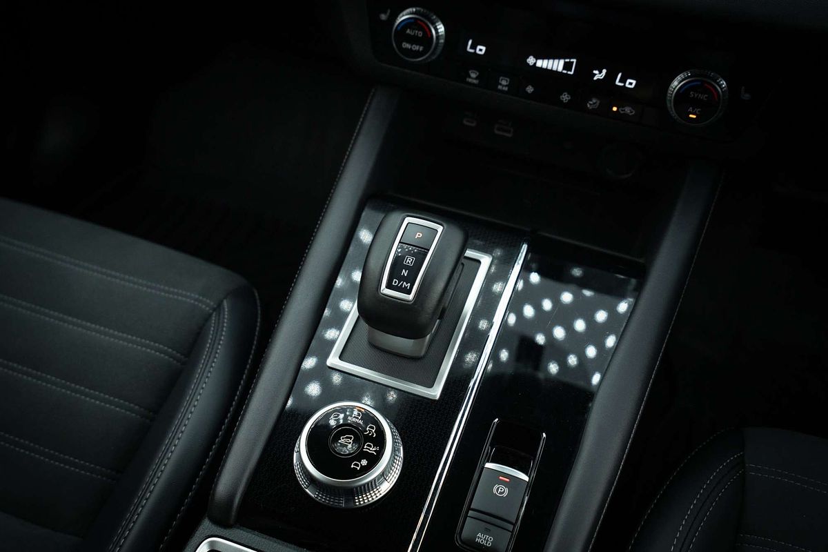 2024 Mitsubishi Outlander Black Edition ZM