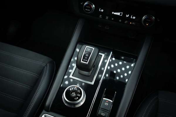 2024 Mitsubishi Outlander Black Edition ZM