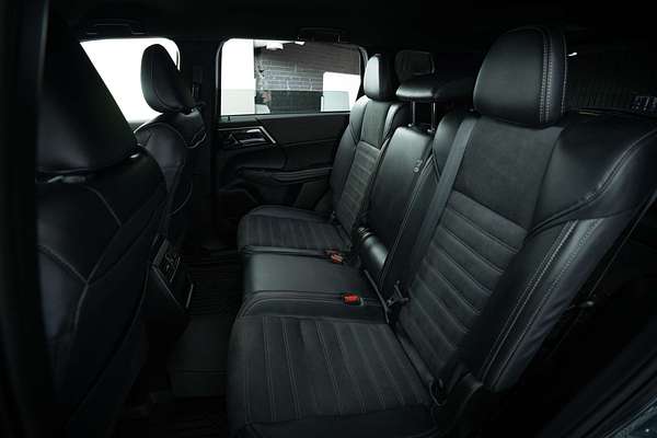 2024 Mitsubishi Outlander Black Edition ZM