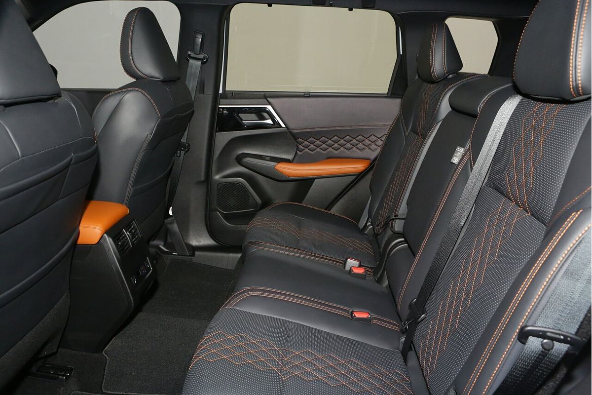 2023 Mitsubishi Outlander Exceed ZM