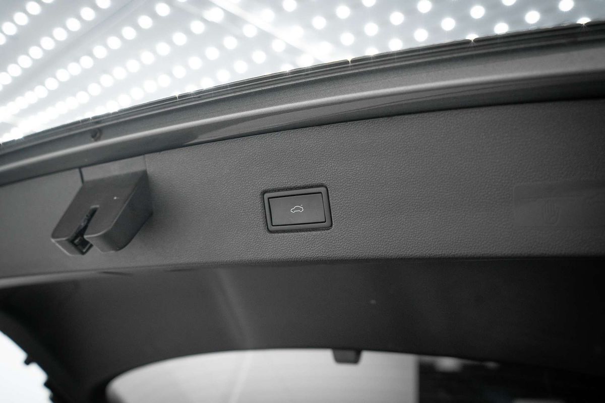 2023 Volkswagen T-Roc 140TSI R-Line D11