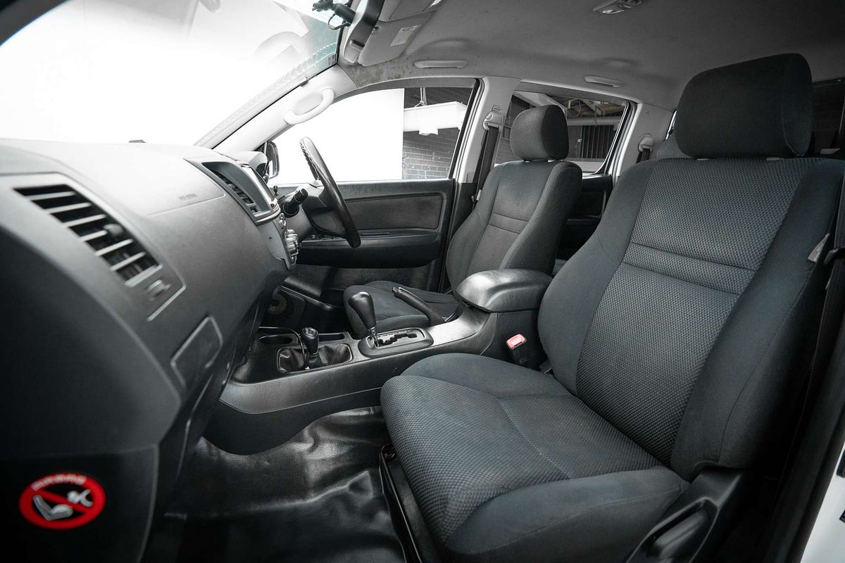 2014 Toyota Hilux SR KUN26R 4X4