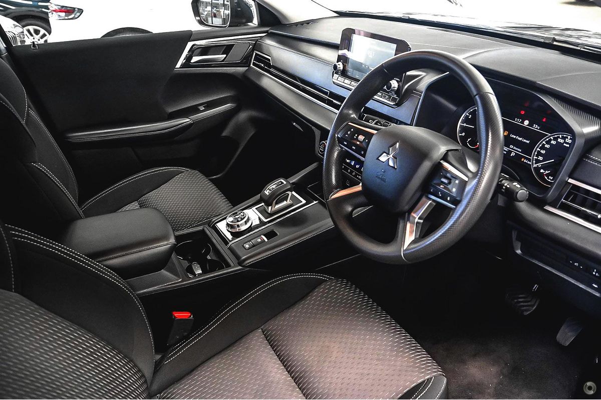 2025 Mitsubishi Outlander ES ZM