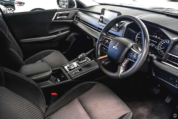 2025 Mitsubishi Outlander ES ZM