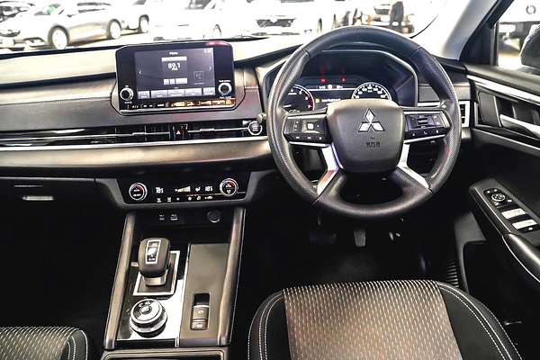 2025 Mitsubishi Outlander ES ZM