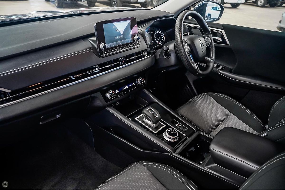 2025 Mitsubishi Outlander ES ZM