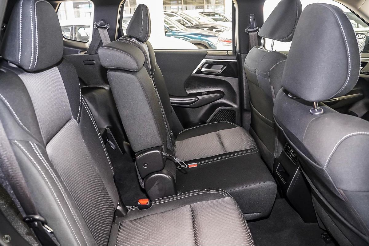 2025 Mitsubishi Outlander ES ZM