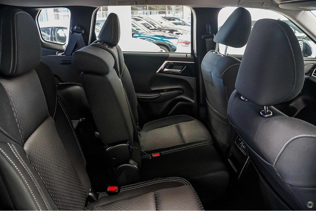 2025 Mitsubishi Outlander ES ZM