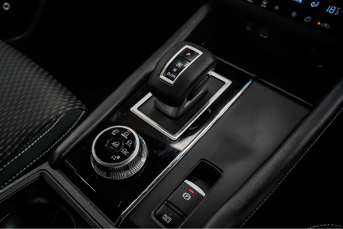 2025 Mitsubishi Outlander ES ZM