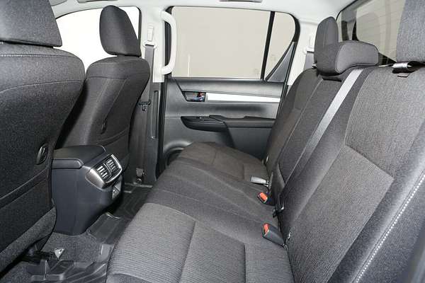 2025 Toyota Hilux SR5 48V GUN126R 4X4