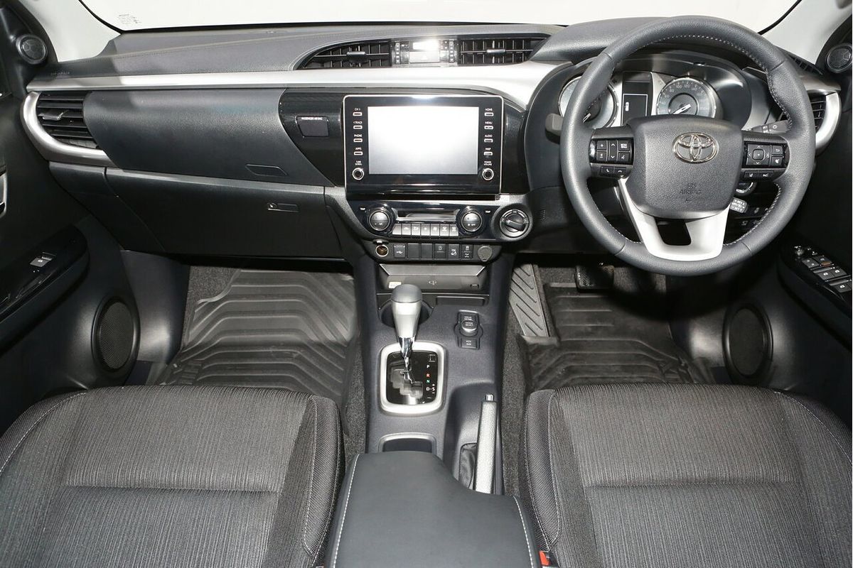 2025 Toyota Hilux SR5 48V GUN126R 4X4