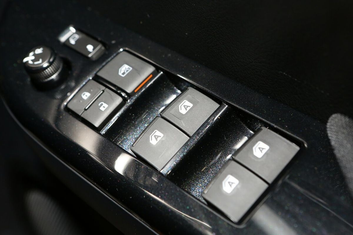 2025 Toyota Hilux SR5 48V GUN126R 4X4