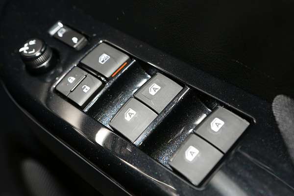 2025 Toyota Hilux SR5 48V GUN126R 4X4