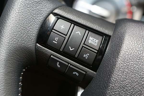 2025 Toyota Hilux SR5 48V GUN126R 4X4