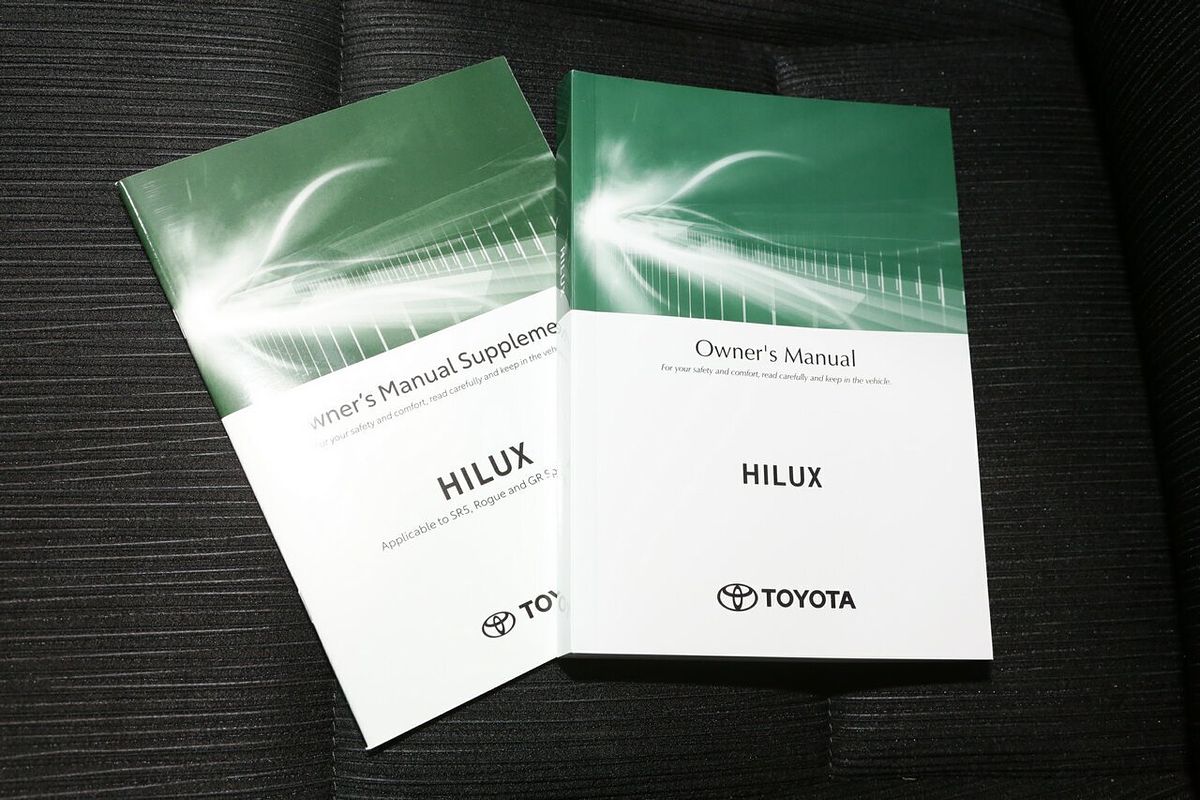 2025 Toyota Hilux SR5 48V GUN126R 4X4