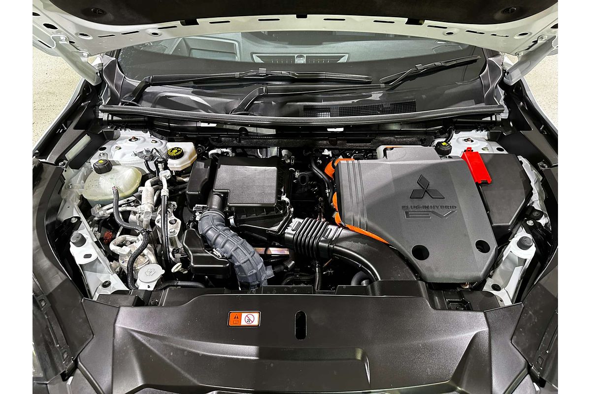 2024 Mitsubishi Outlander PHEV GSR ZM