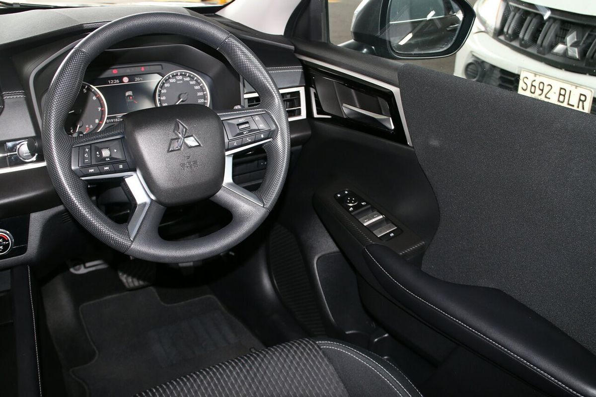 2021 Mitsubishi Outlander ES ZM