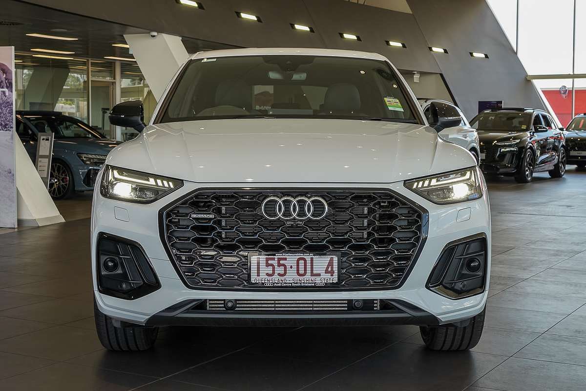 2025 Audi Q5 55 TFSI e S line FY