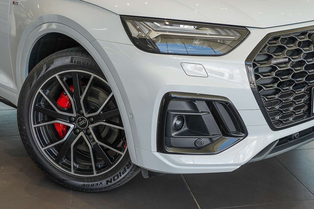 2025 Audi Q5 55 TFSI e S line FY