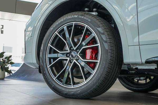 2025 Audi Q5 55 TFSI e S line FY