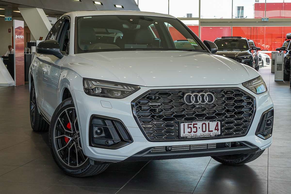 2025 Audi Q5 55 TFSI e S line FY