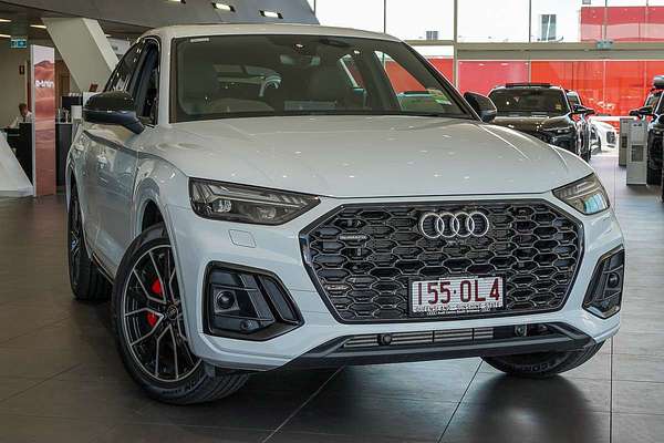 2025 Audi Q5 55 TFSI e S line FY