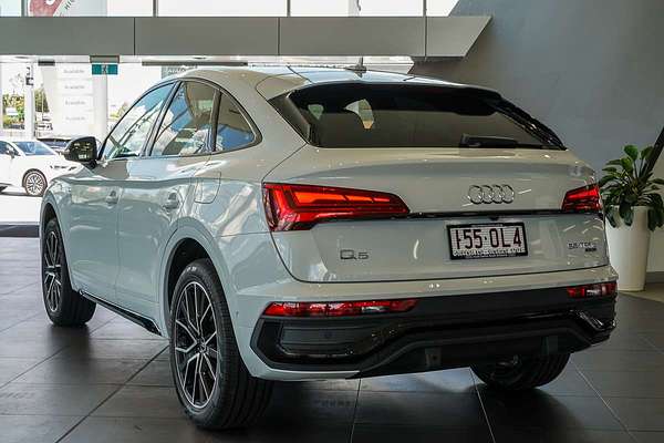 2025 Audi Q5 55 TFSI e S line FY