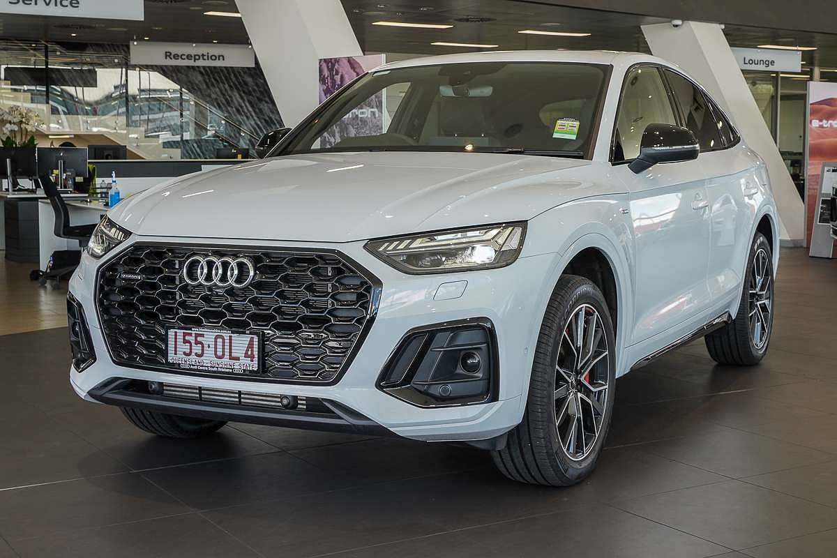 2025 Audi Q5 55 TFSI e S line FY