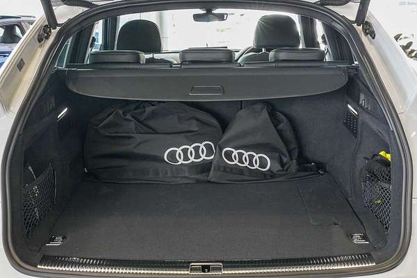 2025 Audi Q5 55 TFSI e S line FY