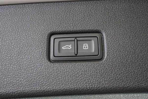 2025 Audi Q5 55 TFSI e S line FY