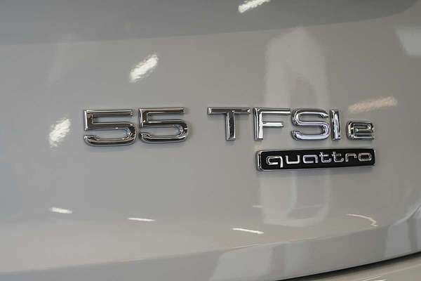 2025 Audi Q5 55 TFSI e S line FY
