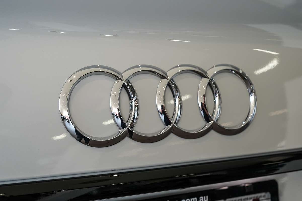 2025 Audi Q5 55 TFSI e S line FY