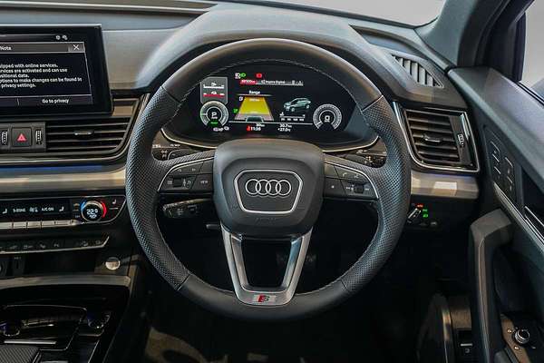 2025 Audi Q5 55 TFSI e S line FY