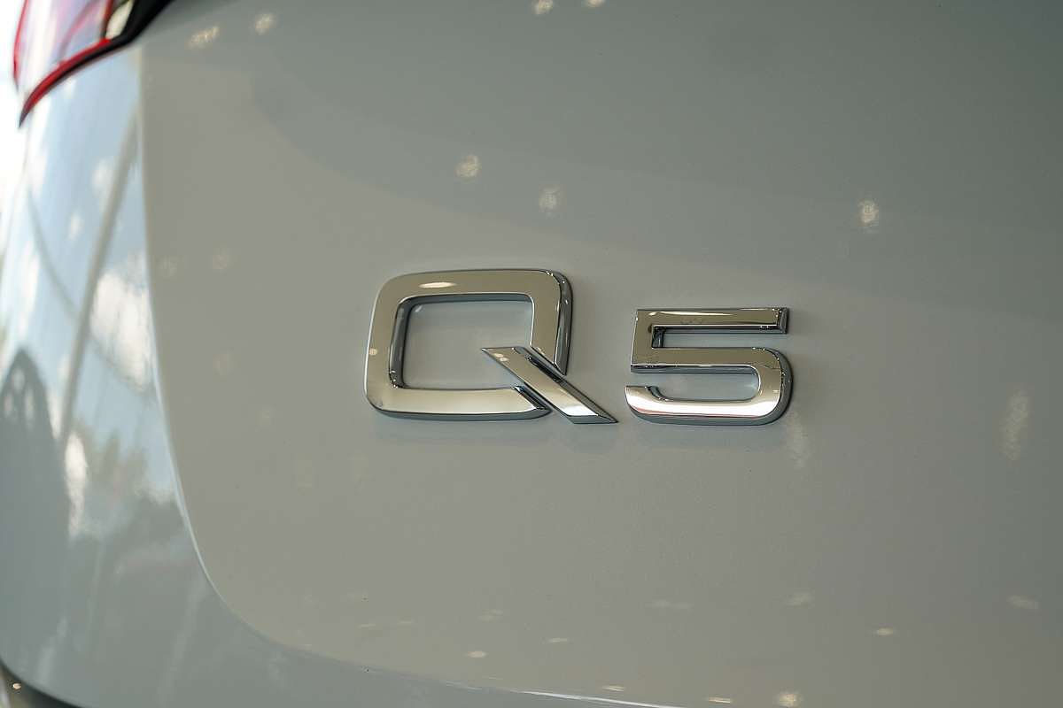 2025 Audi Q5 55 TFSI e S line FY